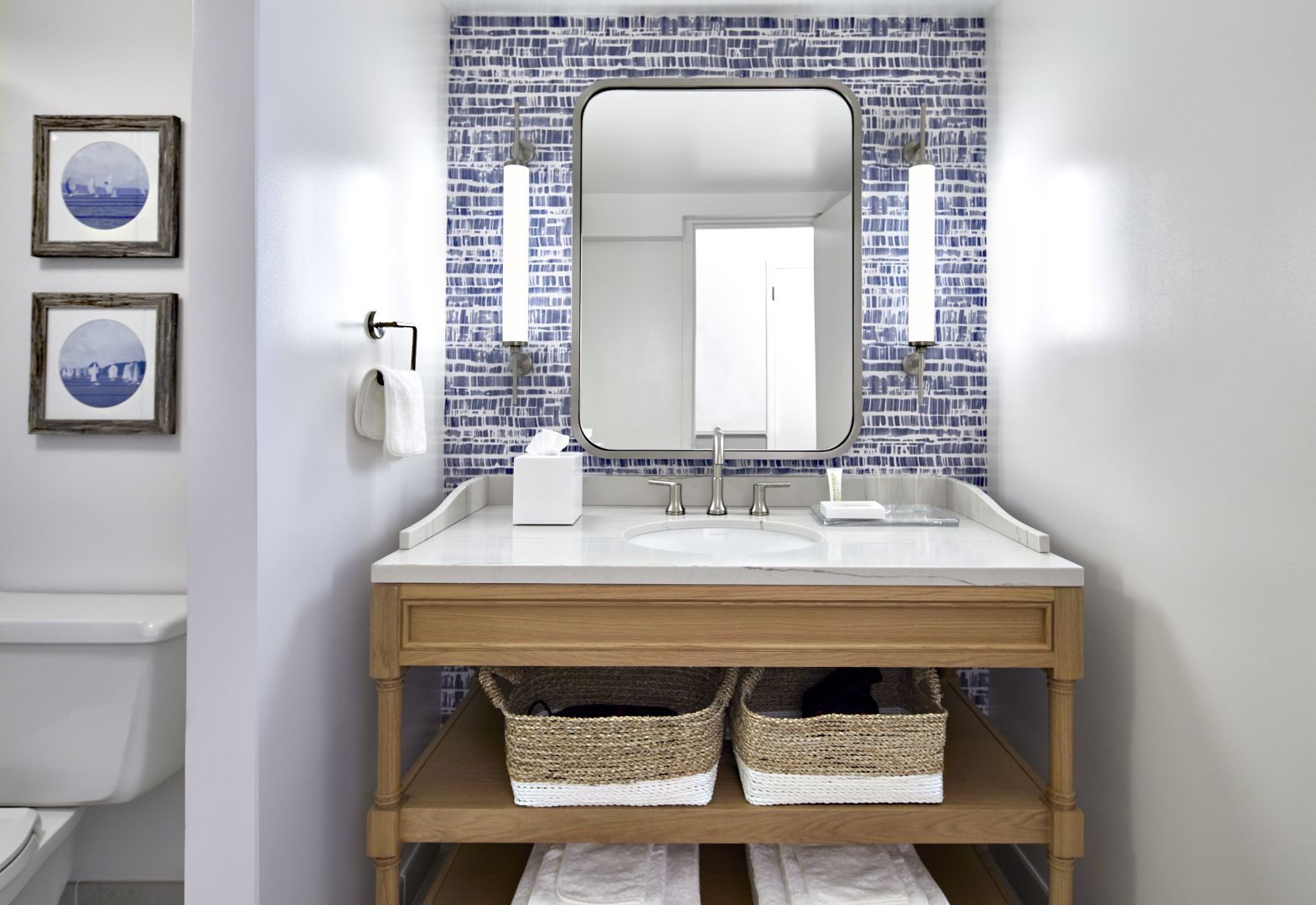 Annapolis Waterfront Hotel Guest Room Bathroom