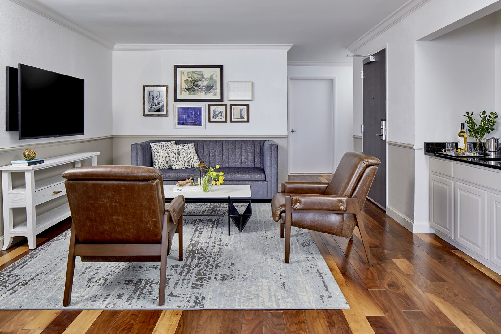 Annapolis Waterfront Hotel Guest Room Living Area
