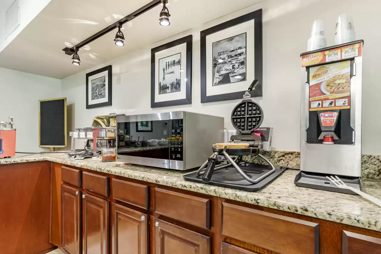Country Inn Suites Breakfast Area